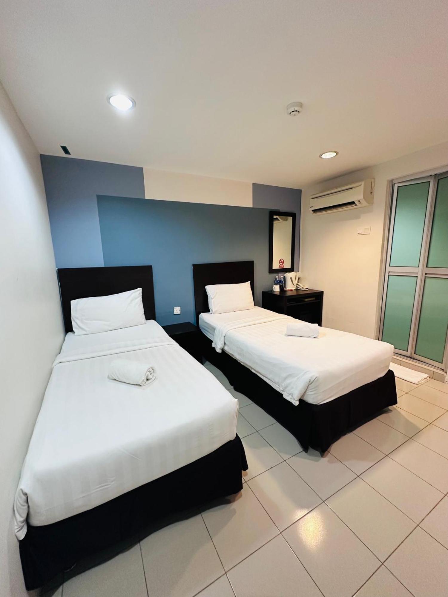 Your Hotel Кланг Экстерьер фото