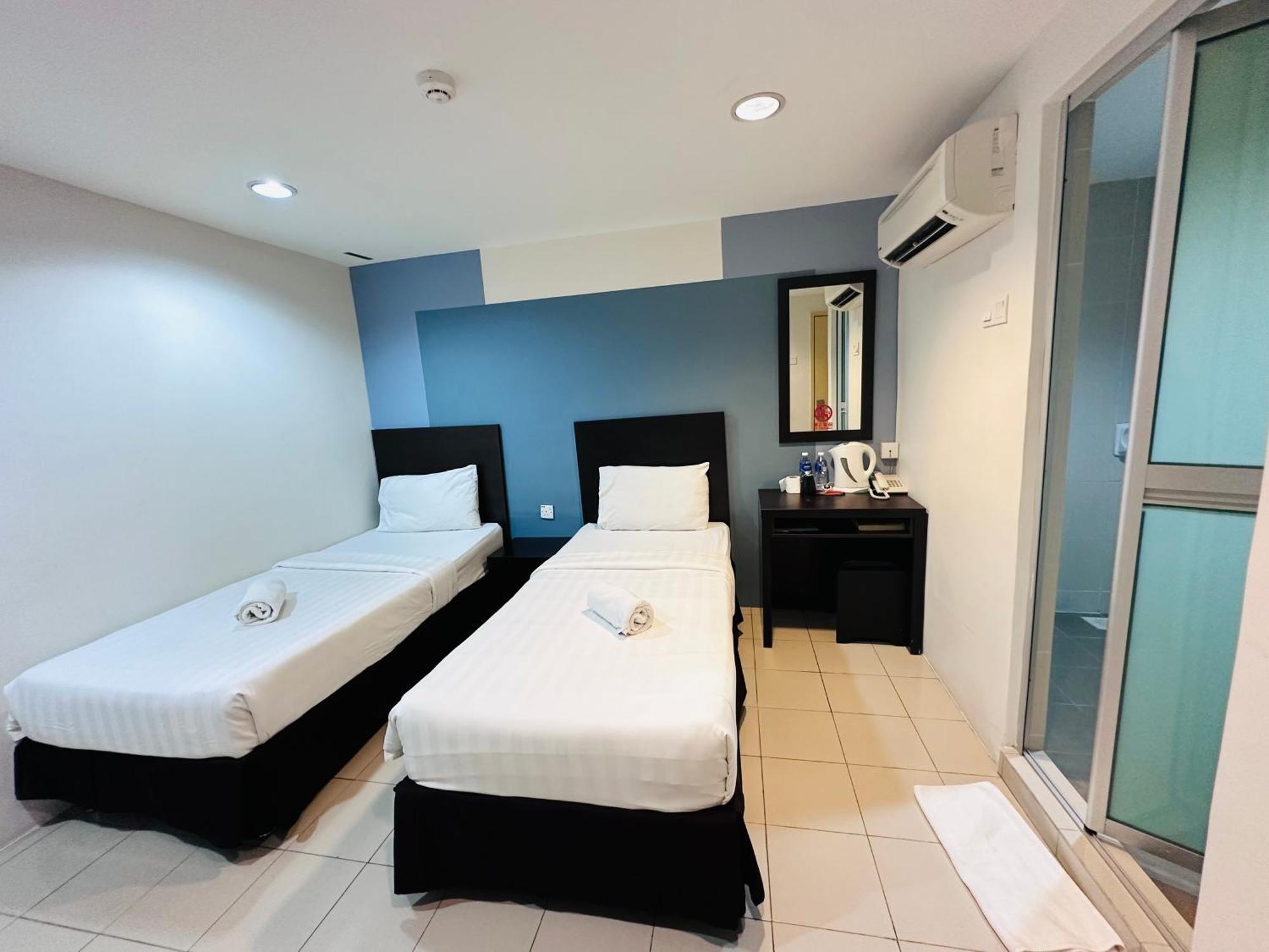 Your Hotel Кланг Экстерьер фото