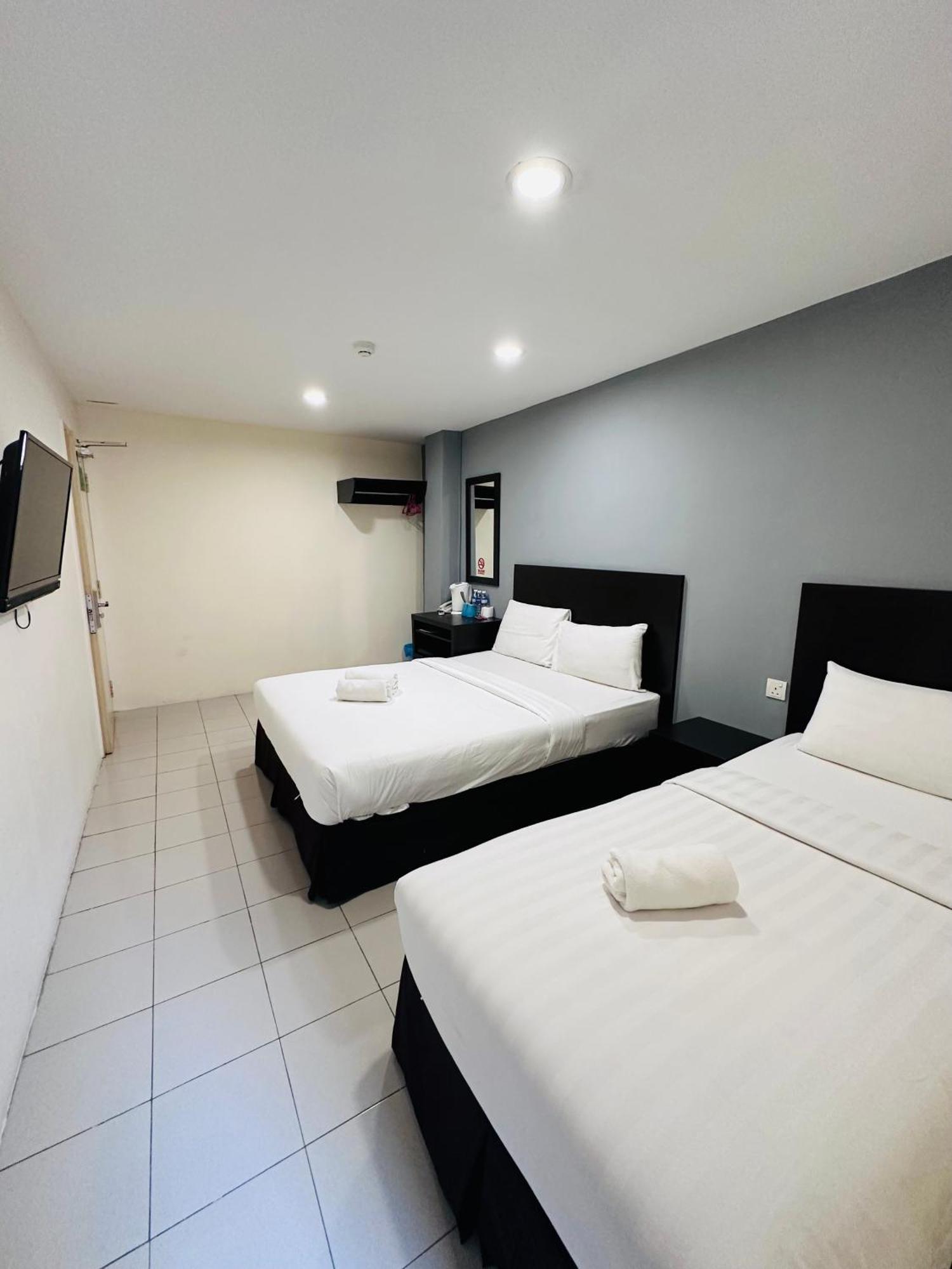 Your Hotel Кланг Экстерьер фото