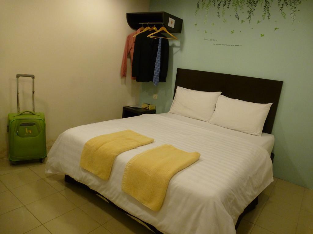 Your Hotel Кланг Экстерьер фото